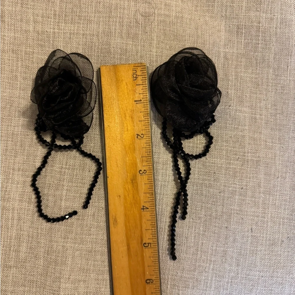 NWOT Elegant Black Floral Earrings